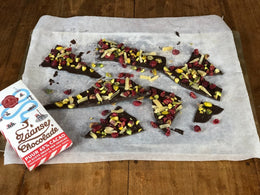 Chocolate bark met gember, cranberries en pistachenoten